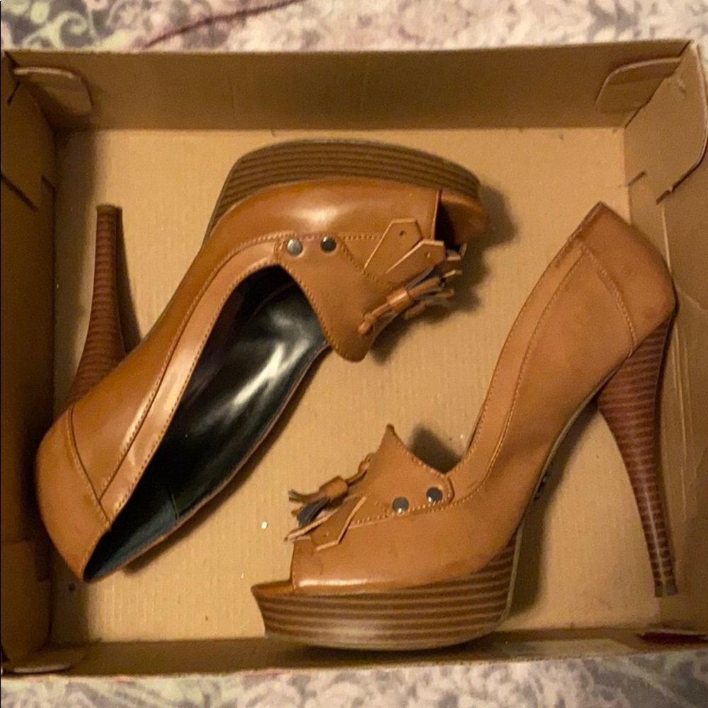 Heels worn 4 times
